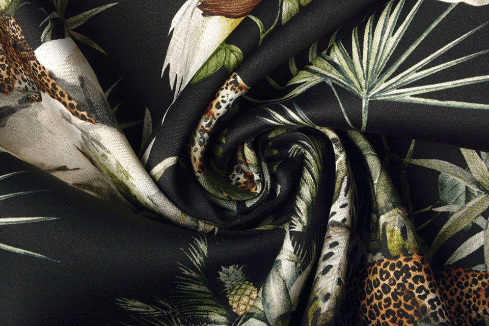 Digital Baumwoll Stretch Panther mit Ananas Schwarz