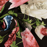 100% Viskose Sophia Schmetterling auf Rosen Schwarz