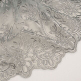 Mesh Geborduurd Mary Glitter met Parel Zilver