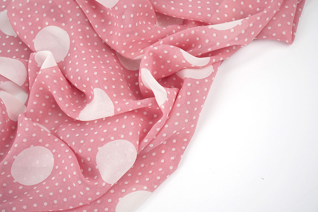 Chiffon Kleine en Grote Stippen Roze