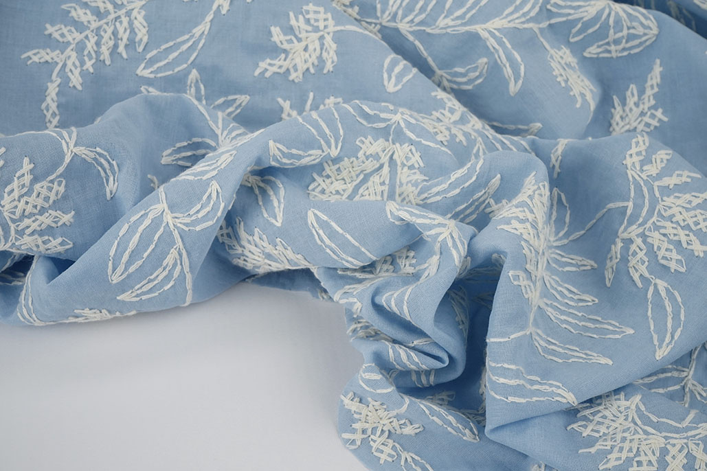 100% Baumwolle Stickerei Anna Blau