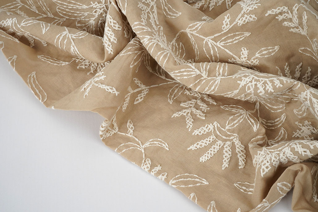 100% Baumwolle Stickerei Anna Beige