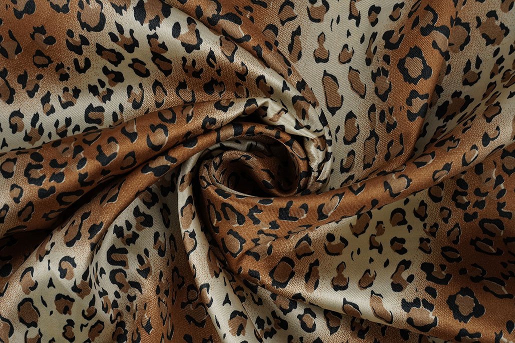 Stretch Satin Bedruckt Leopard Marloes Klein