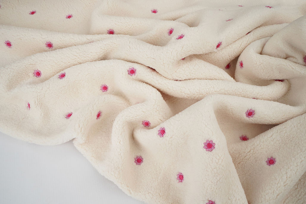 Teddystoff Bestickt Blumen Camilla Creme