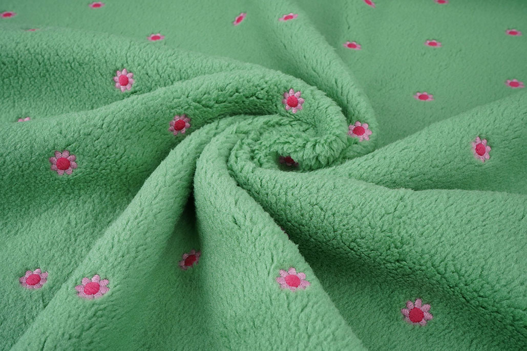 Teddystoff Bestickt Blumen Camilla Grün