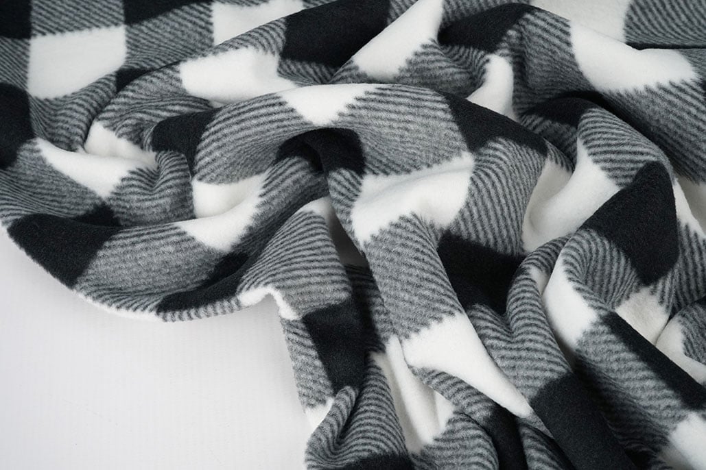 Printed Polar Blocked Black - White