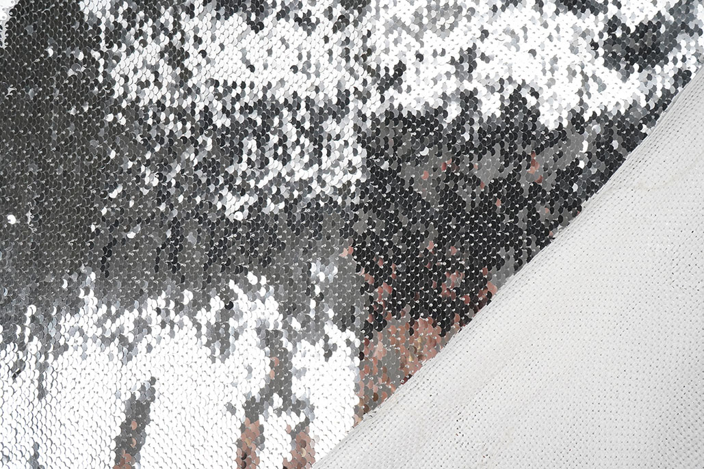 Paillettenstoff Silber auf Weiß Satin
