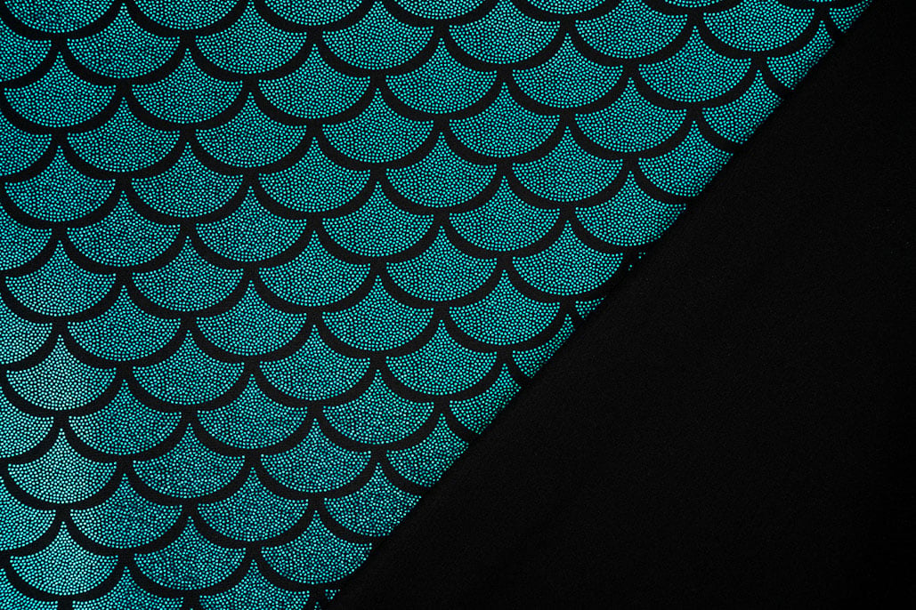 Lamé Mermaid Fantasy Aqua op Zwart