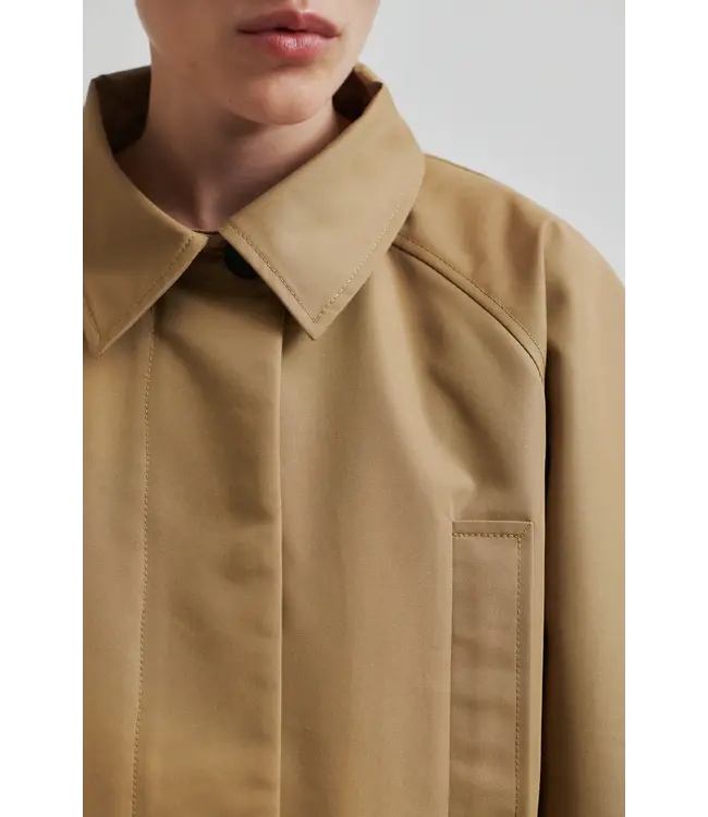 Second Female Second Female Favo Coat Kelp