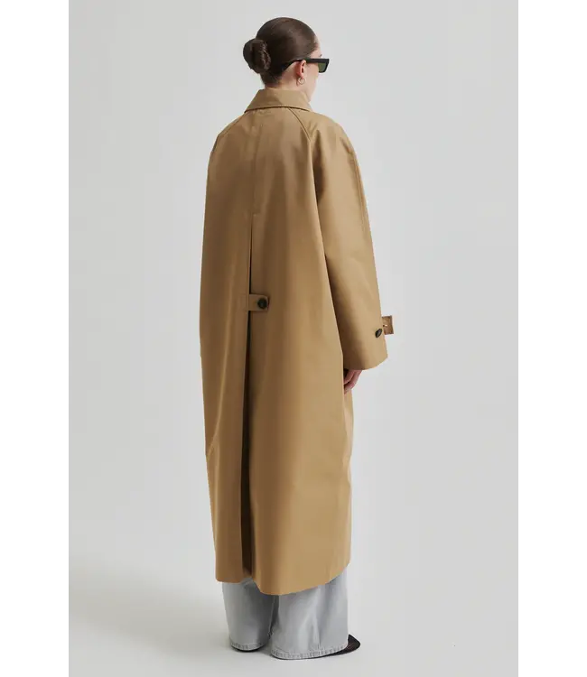 Second Female Second Female Favo Coat Kelp