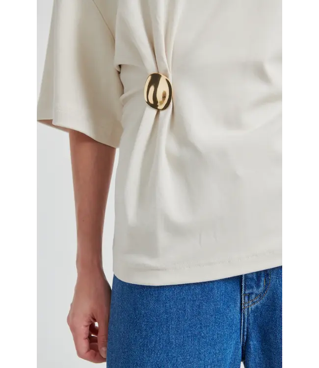 Second Female Second Female Enora Brooch Tee Soft Beige