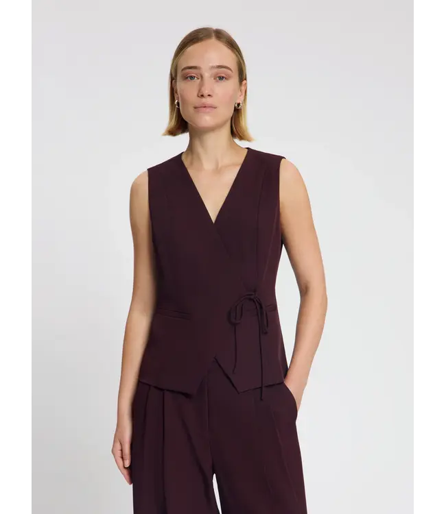 Nous Sommes Labels Nous Sommes Label Esca Tie Gilet Burgundy