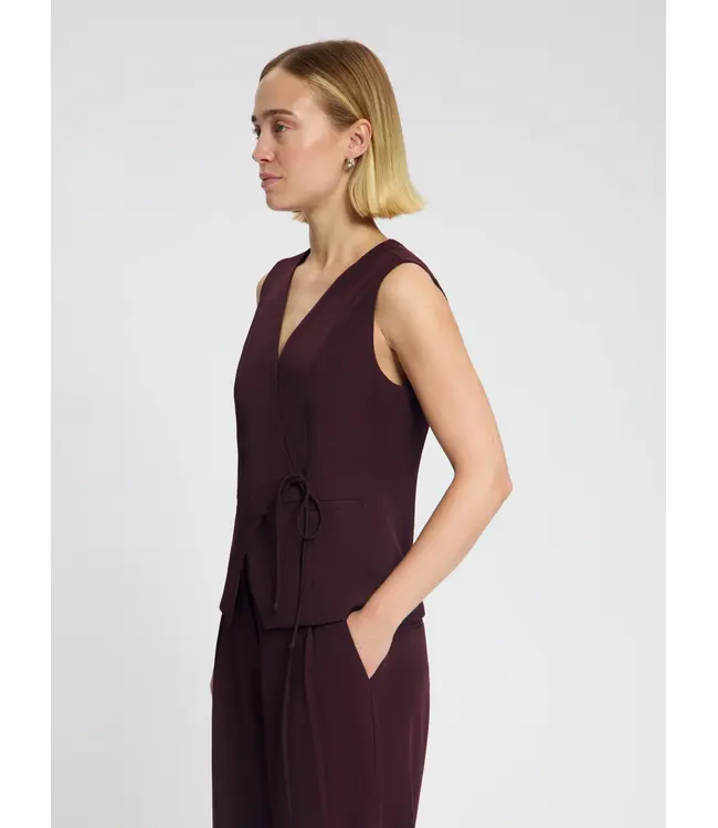 Nous Sommes Labels Nous Sommes Label Esca Tie Gilet Burgundy