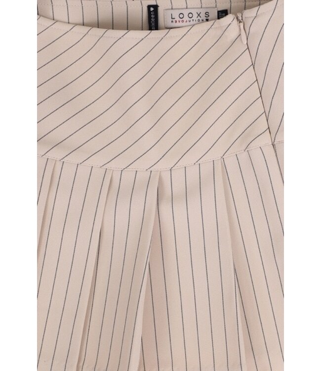 Pleated skirt College style