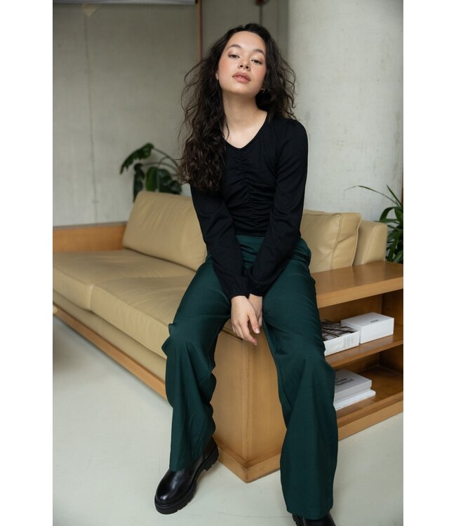 Black top V neck  crinckle