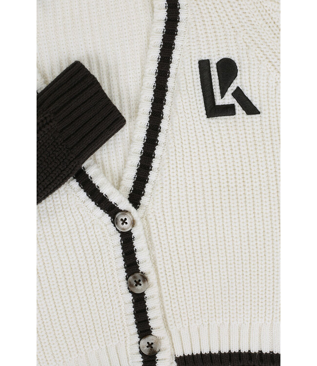 Knitted chunky cardigan College look