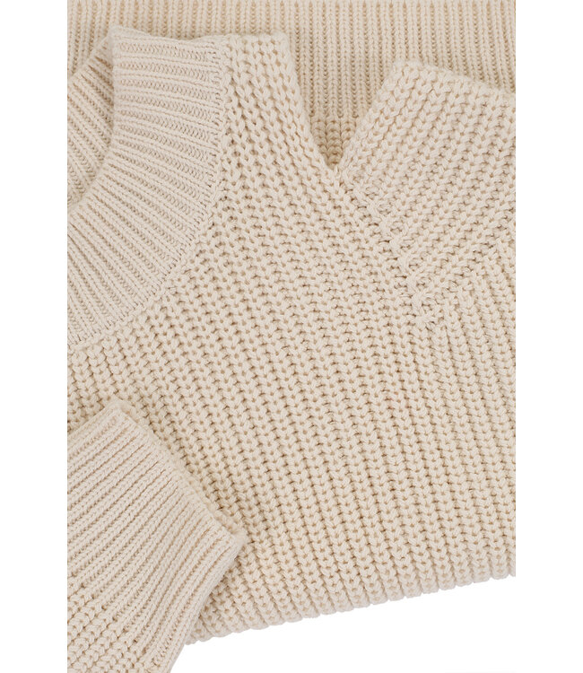 Knitted jumper keyholes