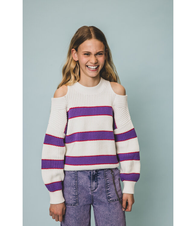 Striped knitted jumper keyholes