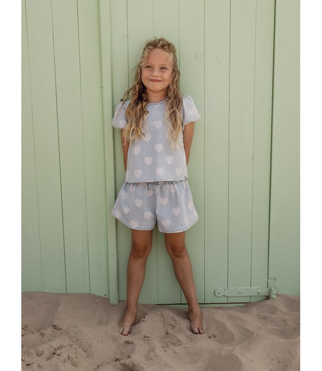 Denim-Shorts mit gebleichten Herzen