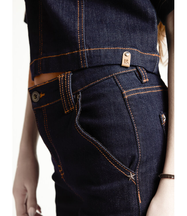 Dunkle Jeans aus Stretch-Denim