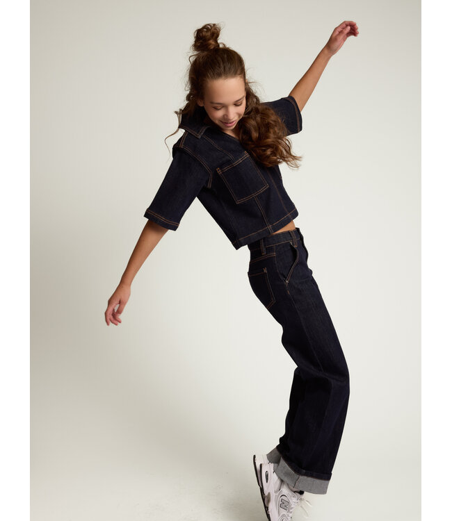Dunkle Jeans aus Stretch-Denim