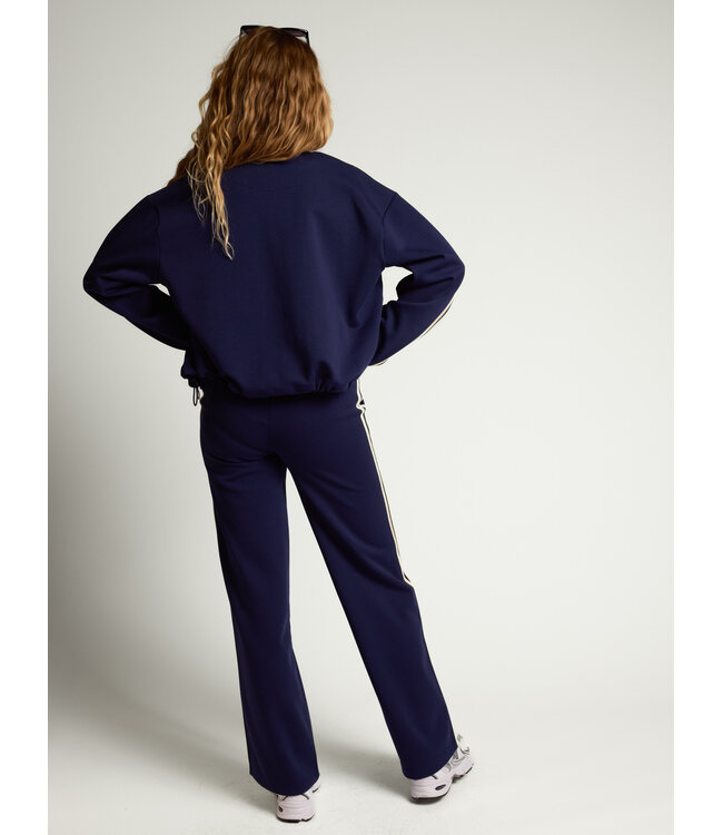 Weit geschnittene, marineblaue Jogginghose