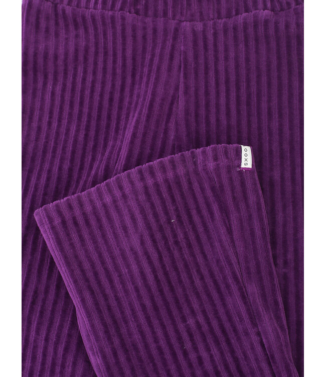 Ausgestellte Cordhose in Aubergine