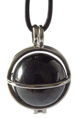 Shungite hanger bol in houder