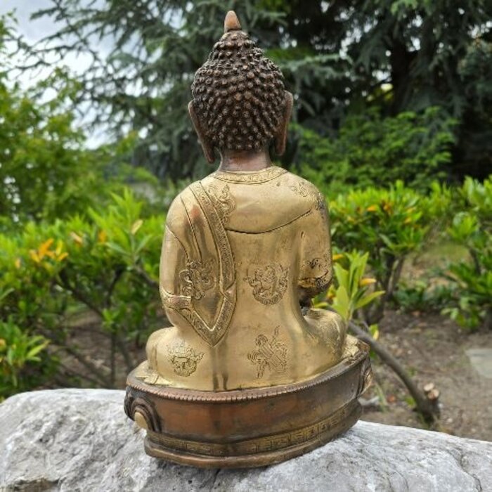 Boeddha Akshobya beeld 2-kleurig 31 cm