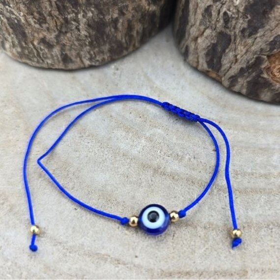 Sieraden gouden hart talisman van het boze oog en bederf | Premium Vector