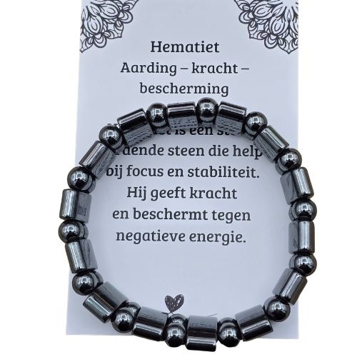 Armband van hematiet natuursteen afgewisseld met een smal straskraaltje