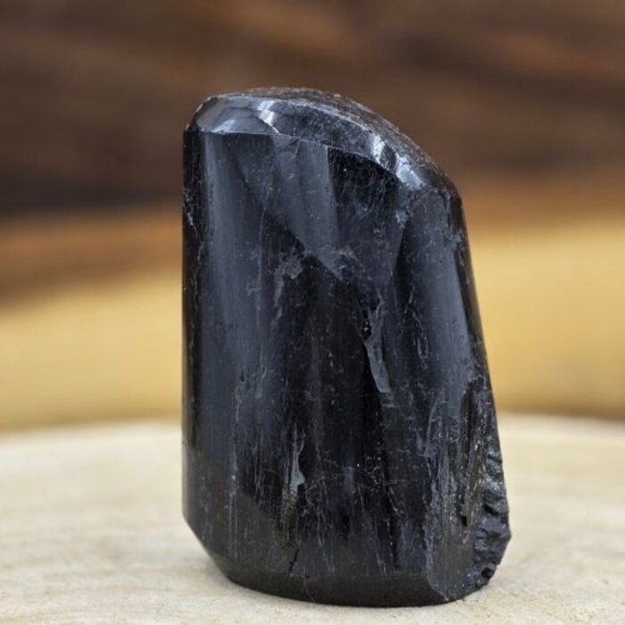 Zwarte Toermalijn Edelsteen Geslepen – 192 gram – 6,5 cm – Uniek Rechtopstaand Exemplaar