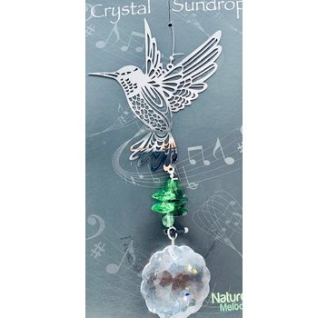 Hanger vogel met een regenboogkristal