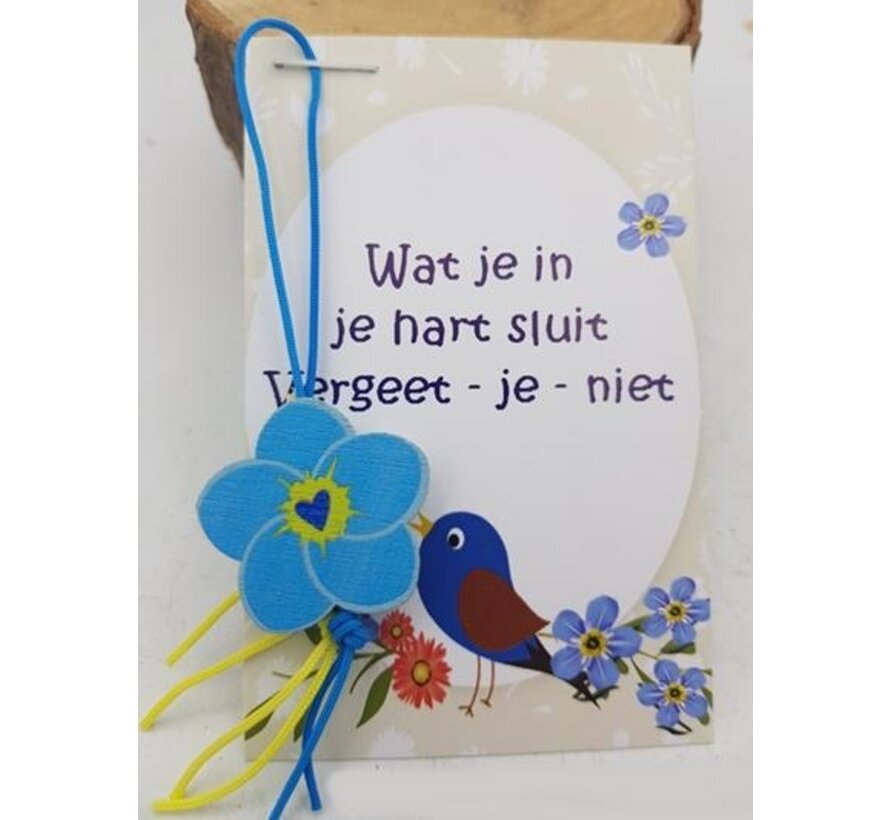 Kaartje met een vergeet mij nietje hangertje