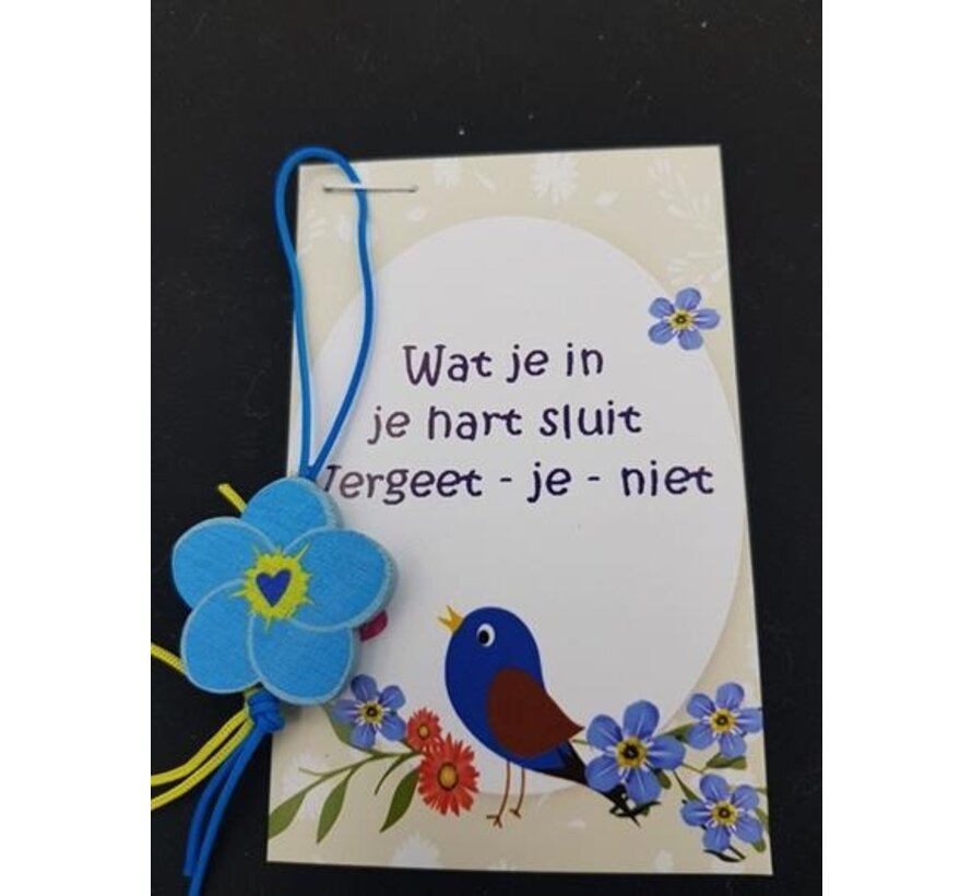 Kaartje met een vergeet mij nietje hangertje