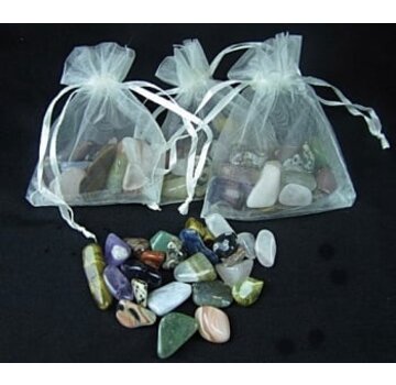 Getrommelde steentjes mix klein 100 gram in een organza zakje