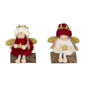 Stoffen engel zittend op houten stam