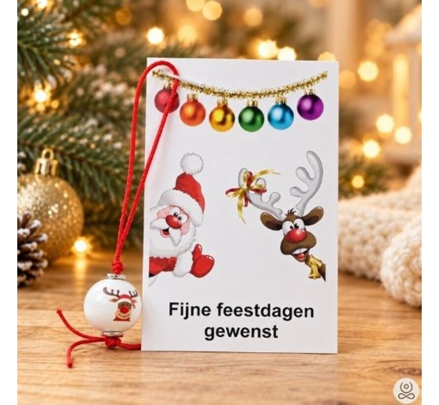 Kerstkaartje met kerstbalhangertje met rendier – klein kerstcadeautje om uit te delen