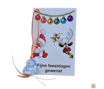 Kerstkaartje met sneeuwpop gelukshangertje