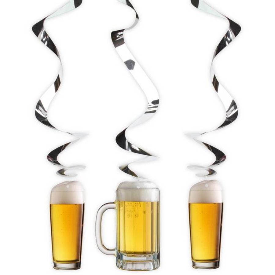 Hangdecoratie met bierpullen