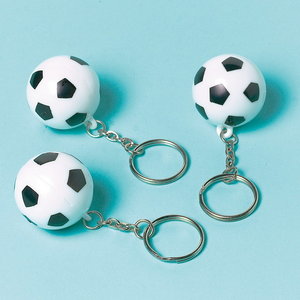 Weggeef speelgoed sleutelhanger voetbal 12 stuks