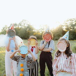 Hoedjes circustent met pompons 6 stuks
