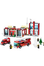 LEGO LEGO 7208 Brandweerstation + ladderwagen + auto + kat in boom CITY