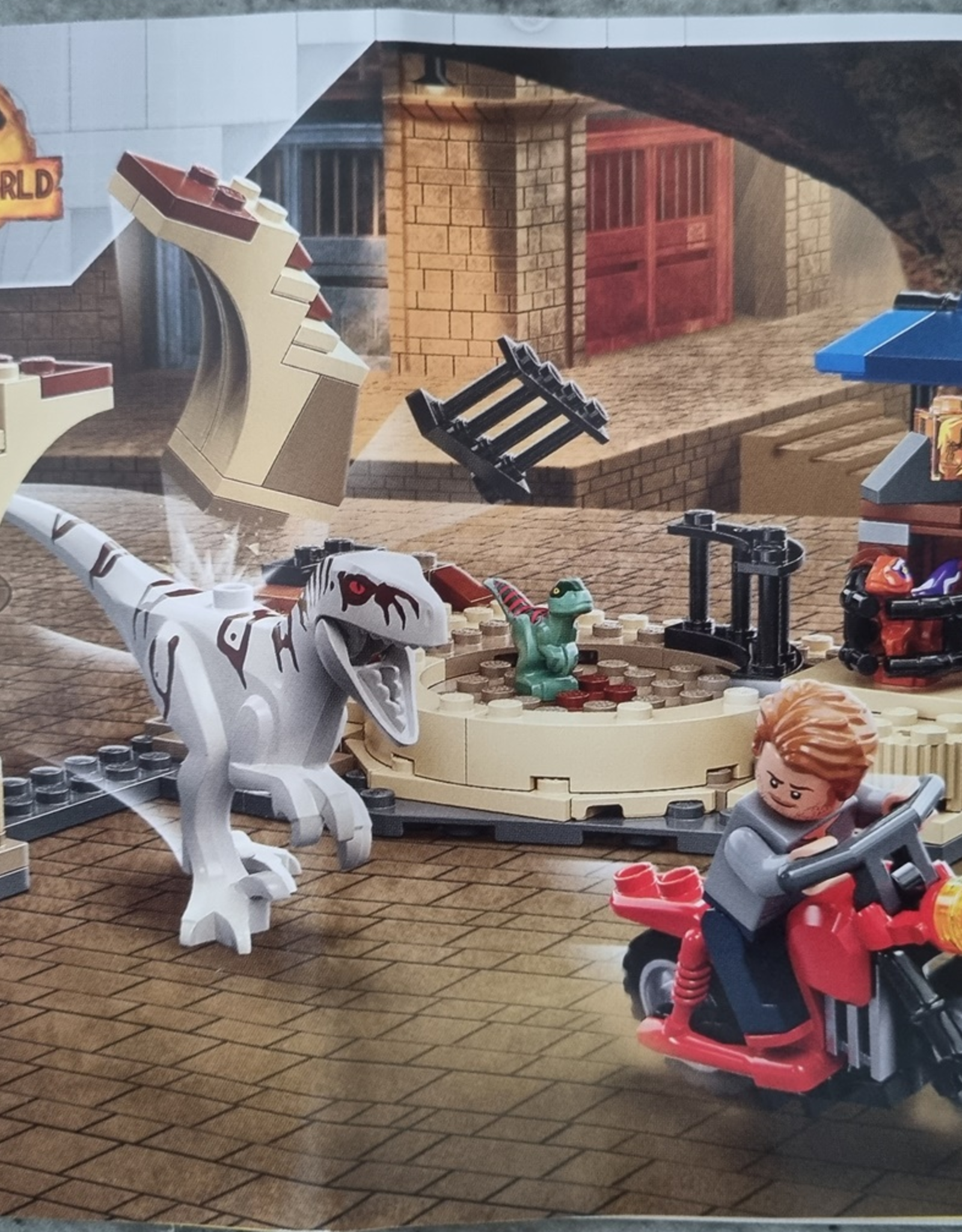 LEGO LEGO 76945 Atrociraptor Dinosaur: Bike Chase Jurassic World