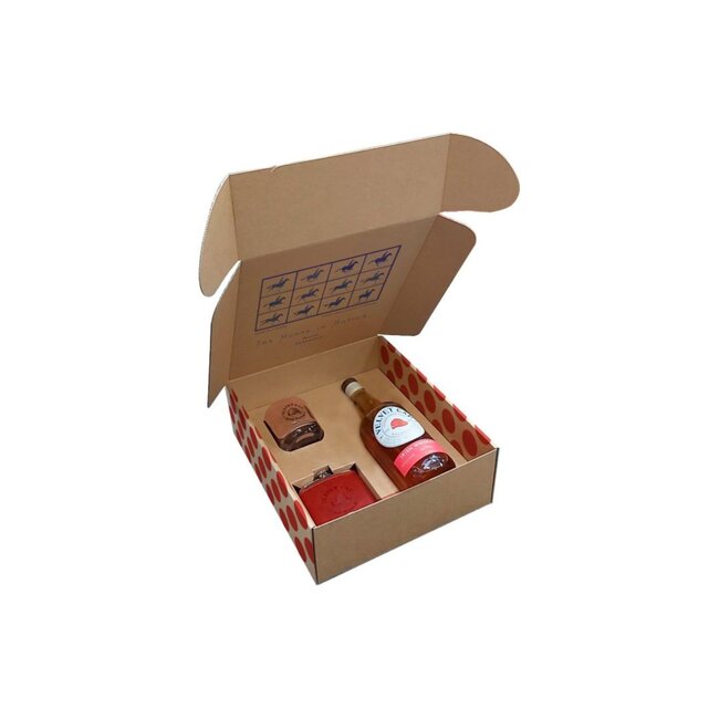 Velvet Cap Whiskey in Giftbox with Tumbler & Hipflask 70CL