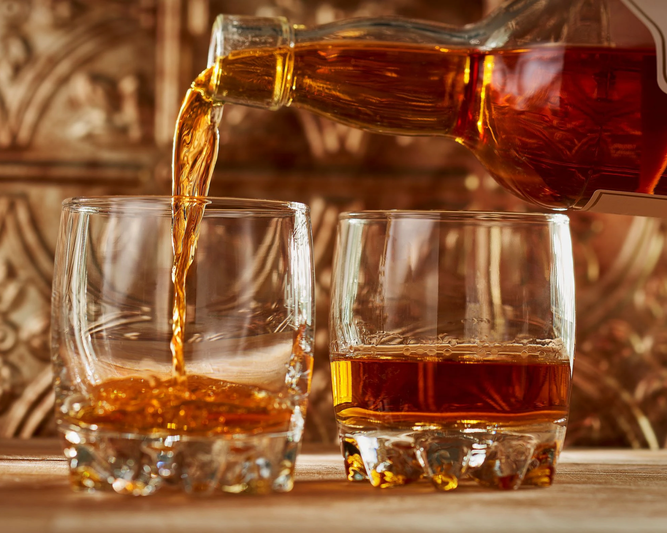 Hoe komt whisky aan zijn kleur? Waarom is whisky vaak bruin?