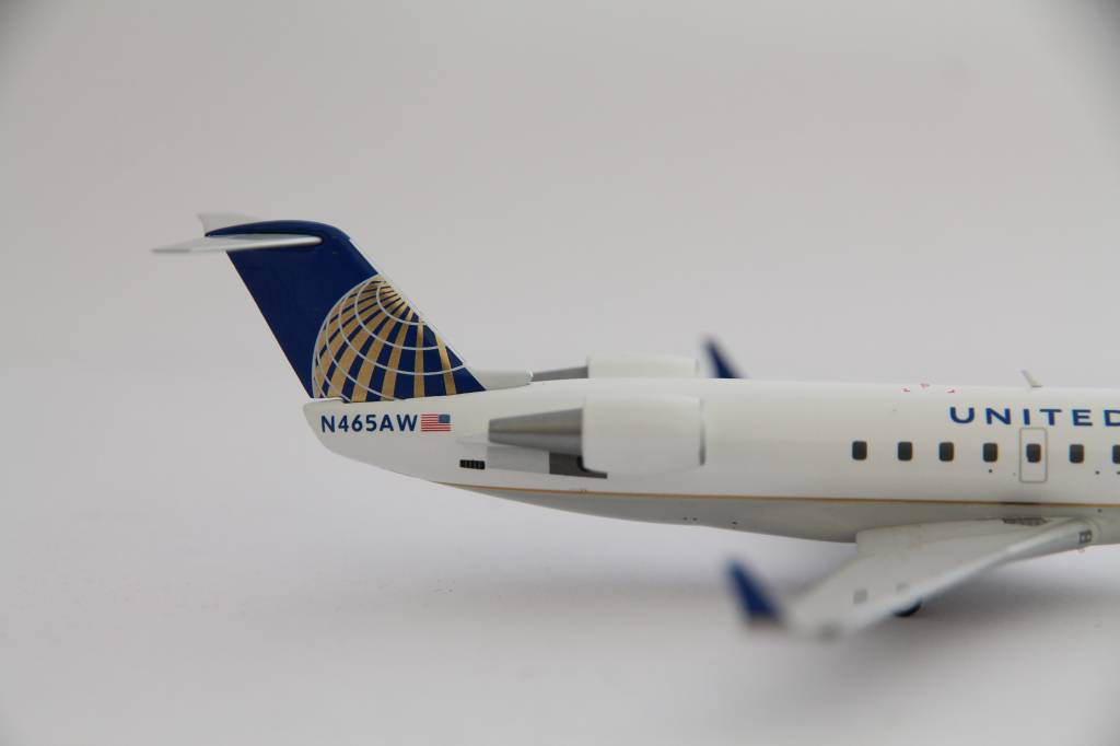 NG Model 1:200 United Express CRJ-200