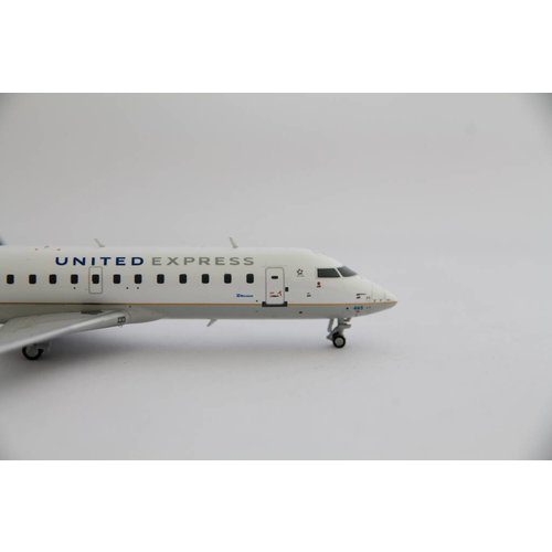 NG Model 1:200 United Express CRJ-200