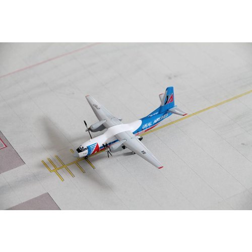 Herpa 1:200 Ural Airlines An-24 Herpa 1:200 Ural Airlines An-24