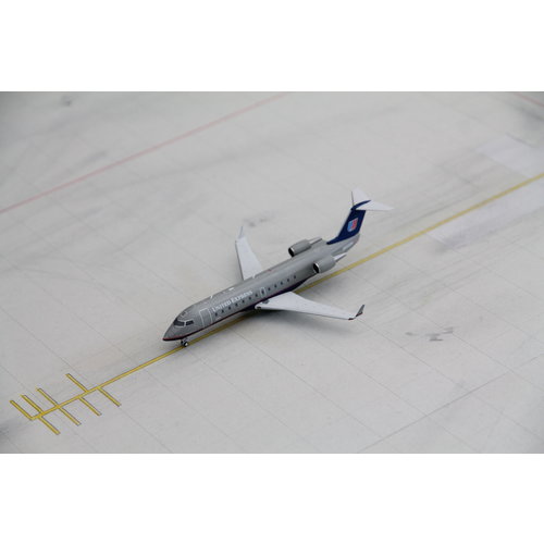NG Model 1:200 United Express “Battleship” CRJ-200 NG Model 1:200 United Express “Battleship” CRJ-200